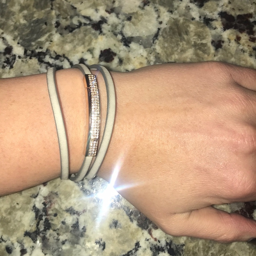 FOSSIL LEATHER WRAP AROUND BRACELET